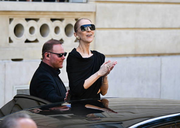 Celine Dion Leaves Her Hotel - Paris Celine Dion spend time with fans before her concert, at hotel Royal Monceau in Paris, France on September 23, 2026. Photo by Lionel Urman ABACAPRESS.COM Paris France Copyright: xUrmanxLionel ABACAx