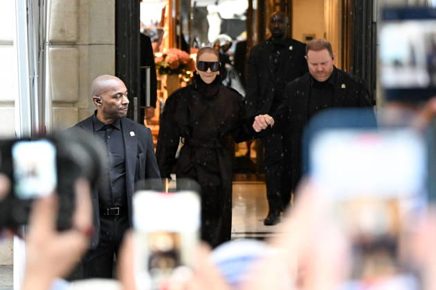 Céline Dion spent some time with her fans at the Royal Monceau Hotel in Paris, France, before heading to the event venue. Céline Dion spends time with fans before going to the venue, the Royal Monceau Hotel in Paris, France 460074 September 30, 2026 PARIS France  Copyright: xL.Urmanx xStarfacex STAR_460074_005