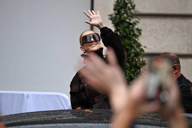 Céline Dion spent some time with her fans at the Royal Monceau Hotel in Paris, France, before heading to the event venue. Céline Dion spends time with fans before going to the venue, the Royal Monceau Hotel in Paris, France 460074 September 30, 2026 PARIS France  Copyright: xL.Urmanx xStarfacex STAR_460074_021