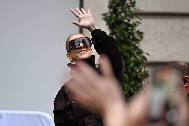 Céline Dion spent some time with her fans at the Royal Monceau Hotel in Paris, France, before heading to the event venue. Céline Dion spends time with fans before going to the venue, the Royal Monceau Hotel in Paris, France 460074 September 30, 2026 PARIS France  Copyright: xL.Urmanx xStarfacex STAR_460074_022
