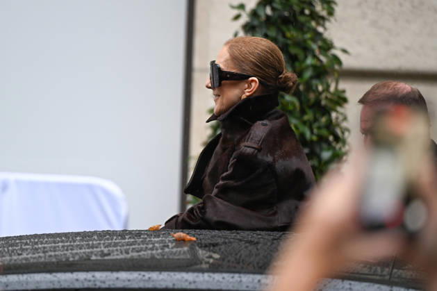 Céline Dion spent some time with her fans at the Royal Monceau Hotel in Paris, France, before heading to the event venue. Céline Dion spends time with fans before going to the venue, the Royal Monceau Hotel in Paris, France 460074 September 30, 2026 PARIS France  Copyright: xL.Urmanx xStarfacex STAR_460074_024