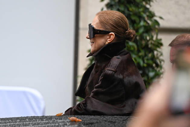 Céline Dion spent some time with her fans at the Royal Monceau Hotel in Paris, France, before heading to the event venue. Céline Dion spends time with fans before going to the venue, the Royal Monceau Hotel in Paris, France 460074 September 30, 2026 PARIS France  Copyright: xL.Urmanx xStarfacex STAR_460074_025