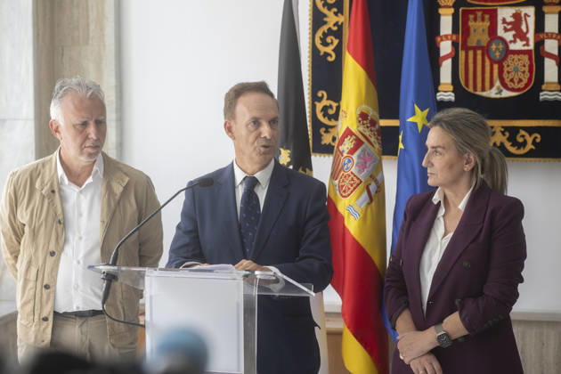 Ángel Víctor Torres chairs a meeting of the Situation Committee for the autonomous city of Ceuta. The Minister of Education, Vocational Training, and Sports, Milagros Tolón d, the Minister of Territorial Policy and Democratic Memory, Ángel Víctor Torres i, and the Government Delegate in Ceuta, David de la Encina c, during the meeting of the autonomous city’s Situation Committee at the Government Delegation on September 30, 2026, in Ceuta, Spain. Torres announced that the government will allocate 40.3 million to security and sanitation in Ceuta and that the space next to the prison will be converted into a new shelter. SEPTEMBER 30, 2026 Ceuta Ceuta, Spain  Copyright: xMarcosxMorenox 7811060