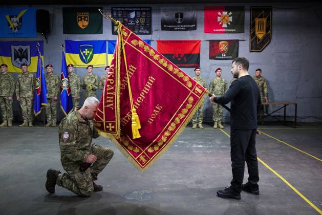 Zelenskyy Visits Ukrainian Troops Near Lyman in Donetsk Region Ukrainian President Volodymyr Zelenskyy visits a military command post near Lyman in the Donetsk region of eastern Ukraine on September 30, 2026, where he meets commanders and soldiers involved in Operation Vivaldi against Russian forces. Ukraine’s presidential office said Ukrainian forces had regained control of 176 square kilometers since the start of the offensive and had thwarted a planned Russian breakthrough toward the Slovyansk-Kramatorsk area. Photo by PRESIDENT OF UKRAINE apaimages Ukraine Ukraine Ukraine 300926_Ukraine_UPO_00(9).jpeg Copyright: xapaimagesxPRESIDENTxOFxUKRAINEx xapaimagesx