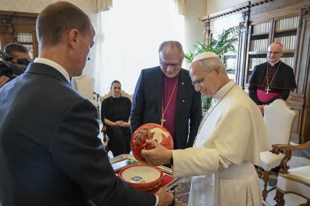 IPA89177466 - Italy, Rome, Vatican, October 1, 2026: Pope Leo XIV receives a delegation from the Lutheran World Federation in a private audience at the Vatican. Photograph by VATICAN MEDIA Catholic Press Photo  Copyright: xVATICANxMEDIA xCatholicxPressxPhotox xx IPA89177466