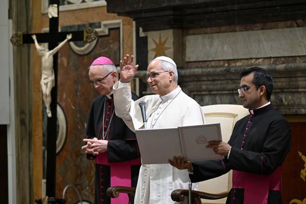 IPA89177592 - Italy, Rome, Vatican, October 1, 2026: Pope Leo XIV receives a delegation from the Hera Group in a private audience at the Vatican. Photograph by VATICAN MEDIA Catholic Press Photo  Copyright: xVATICANxMEDIA xCatholicxPressxPhotox xx IPA89177592