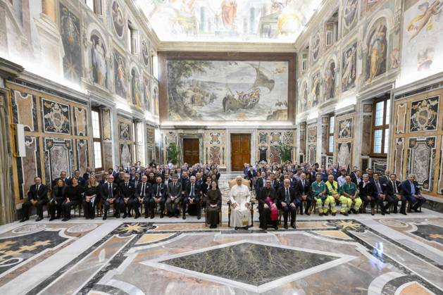 IPA89177596 - Italy, Rome, Vatican, October 1, 2026: Pope Leo XIV receives a delegation from the Hera Group in a private audience at the Vatican. Photograph by VATICAN MEDIA Catholic Press Photo  Copyright: xVATICANxMEDIA xCatholicxPressxPhotox xx IPA89177596