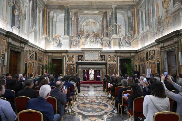 IPA89177604 - Italy, Rome, Vatican, October 1, 2026: Pope Leo XIV receives a delegation from the Hera Group in a private audience at the Vatican. Photograph by VATICAN MEDIA Catholic Press Photo  Copyright: xVATICANxMEDIA xCatholicxPressxPhotox xx IPA89177604