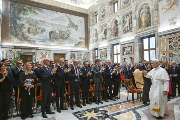 IPA89177608 - Italy, Rome, Vatican, October 1, 2026: Pope Leo XIV receives a delegation from the Hera Group in a private audience at the Vatican. Photograph by VATICAN MEDIA Catholic Press Photo  Copyright: xVATICANxMEDIA xCatholicxPressxPhotox xx IPA89177608
