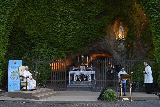 IPA89187807 - Italy, Rome, Vatican, October 1, 2026: Pope Leo XIV reacts as he attends the One Million Children Praying the Rosary event at the Lourdes Grotto in the Vatican Gardens. Photo by VATICAN MEDIA Catholic Press Photo  Copyright: xVATICANxMEDIA xxCatholicxPressxPhotox xx IPA89187807