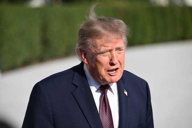 October 2, 2026, Washington, Dc, USA: U.S. President Donald Trump talks to the media before boarding Marine One on the South Lawn of the White House in Washington, DC, United States, on October 2, 2026. Washington USA - ZUMAs197 20261002_aaa_s197_277 Copyright: xKylexMazzax
