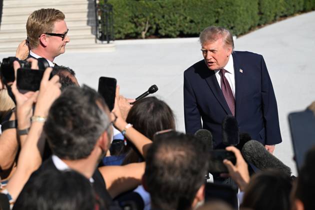 October 2, 2026, Washington, Dc, USA: U.S. President Donald Trump talks to the media before boarding Marine One on the South Lawn of the White House in Washington, DC, United States, on October 2, 2026. Washington USA - ZUMAs197 20261002_aaa_s197_273 Copyright: xKylexMazzax