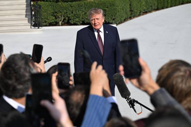 October 2, 2026, Washington, Dc, USA: U.S. President Donald Trump talks to the media before boarding Marine One on the South Lawn of the White House in Washington, DC, United States, on October 2, 2026. Washington USA - ZUMAs197 20261002_aaa_s197_274 Copyright: xKylexMazzax