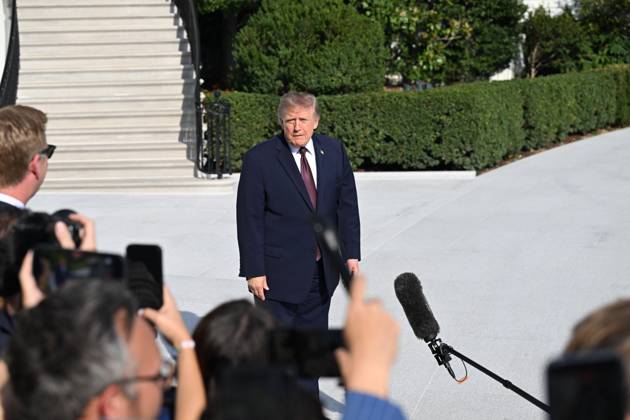 October 2, 2026, Washington, Dc, USA: U.S. President Donald Trump talks to the media before boarding Marine One on the South Lawn of the White House in Washington, DC, United States, on October 2, 2026. Washington USA - ZUMAs197 20261002_aaa_s197_286 Copyright: xKylexMazzax