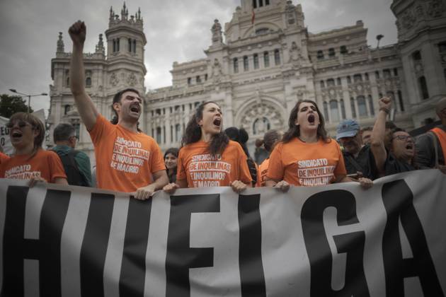 October 3, 2026, Madrid, Spain: MADRID, SPAIN †OCTOBER 3, 2026: Tens of thousands of people took part in a housing rights demonstration in Madrid organized by the Madrid Tenants Union, which called for a general strike across Spain until measures against real estate speculation in Madrid are approved. The march came one week after a large protest encampment began at Puerta del Sol. The encampment prompted the government to approve two decrees containing housing measures demanded by activists, although Parliament rejected the measures the previous Friday. Demonstrators marched through Madrid as part of the ongoing campaign over housing rights and measures addressing real estate speculation. Madrid Spain - ZUMAq101 20261003_zna_q101_102 Copyright: xJairoxVargasxMartoÂNx
