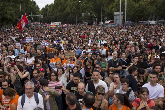 October 3, 2026, Madrid, Spain: Protesters hold placards while listening to the list of demands during a demonstration through the streets of Madrid demanding a reduction in housing rents. The demonstration was organized by the Tenants Union, which also organized the encampment in Puerta del Sol square in central Madrid. Madrid Spain  - ZUMAs197 20261003_aaa_s197_108 Copyright: xLuisxSotox