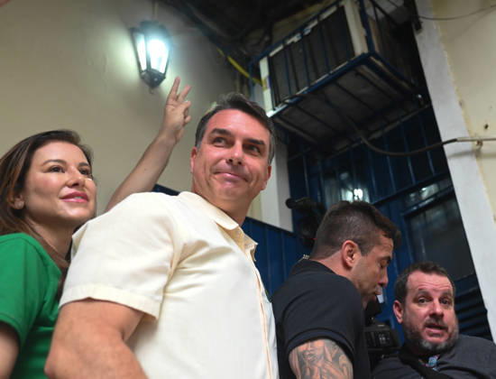 Brazilian presidential candidate Flavio Bolsonaro casts ballot in Rio de Janeiro RIO DE JANEIRO, BRAZIL - OCTOBER 4: Brazilian presidential candidate Flavio Bolsonaro of the Liberal Party (PL) casts his ballot at Municipal School Barao Homem de Mello in the Vila Isabel neighborhood in Rio de Janeiro, Brazil on October 4, 2026. Fabio Teixeira Anadolu Rio de Janeiro Brazil. Editorial use only. Please get in touch for any other usage. Copyright: x2026xAnadoluxFabioxTeixeirax