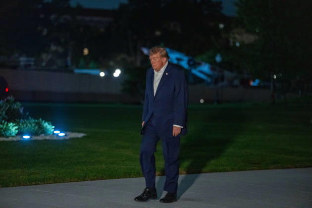 October 3, 2026, Washington, Dc, USA: President Donald Trump returns from a trip to Dayton, OH on October 3, 2026. Washington USA - ZUMAl312 20261003_znp_l312_005 Copyright: xAndrewxLeydenx