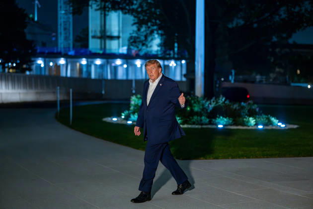 October 3, 2026, Washington, Dc, USA: President Donald Trump returns from a trip to Dayton, OH on October 3, 2026. Washington USA - ZUMAl312 20261003_znp_l312_007 Copyright: xAndrewxLeydenx