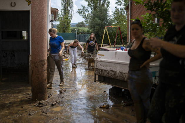 Heavy rains in Catalonia leave two dead and the Besòs River at risk of flooding. Residents clean up the mud that has accumulated in the streets and homes due to the torrential rains, on October 4, 2026, in Montornès del Vallès, Barcelona, Catalonia, Spain. The storm hitting Catalonia has left two people dead in the region. The president of the Generalitat, Salvador Illa, reported the death in Tordera of a 75-year-old man, who was at a campground when a wall reportedly collapsed on him. The second victim is a person who had been reported missing and was found in Montornès del Vallès. Emergency services are searching for another missing person in Riera de Pineda de Mar. The rains and storms have put eleven autonomous communities on alert thi Copyright: xLorenaxSopênax 7820128