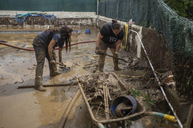 Heavy rains in Catalonia leave two dead and the Besòs River at risk of flooding. Residents clean up the mud that has accumulated in the streets and homes due to the torrential rains, on October 4, 2026, in Montornès del Vallès, Barcelona, Catalonia, Spain. The storm hitting Catalonia has left two people dead in the region. The president of the Generalitat, Salvador Illa, reported the death in Tordera of a 75-year-old man, who was at a campground when a wall reportedly collapsed on him. The second victim is a person who had been reported missing and was found in Montornès del Vallès. Emergency services are searching for another missing person in Riera de Pineda de Mar. The rains and storms have put eleven autonomous communities on alert thi Copyright: xLorenaxSopênax 7820138