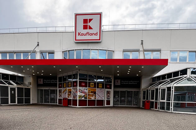 04.10.2026 xsvx, Wirtschaft , emwir , v.l. Kaufland Logo Supermarkt Discounter Symbolfoto, Symbolbild Ettlingen