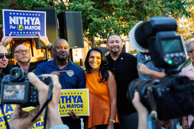 October 4, 2026, Los Angeles, California, USA: Los Angeles mayoral candidate NITHYA RAMAN poses for a picture with members of the Western States Carpenters after her speech during an event at Los Angeles Trade-Technical College in downtown Los Angeles on Sunday, Oct. 4, 2026. A recent poll by UC Berkeley indicates that Raman currently leads Los Angeles Mayor Karen Bass by 11 points, 39% to 28% Los Angeles USA - ZUMAt176 20261004_zsp_t176_011 Copyright: xJacksonxTammariellox