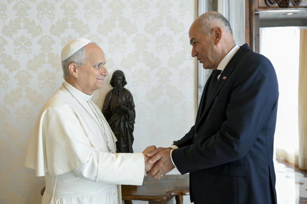 IPA89331404 - Italy, Rome, Vatican, October 5, 2026 Pope Leo XIV receives His Excellency Mr. Janez Jansa, Prime Minister of the Republic of Slovenia, in a private audience at the Vatican. Photograph by VATICAN MEDIA Catholic Press Photo Copyright: xVATICANxMEDIA xCatholicxPressxPhotox xx IPA89331404