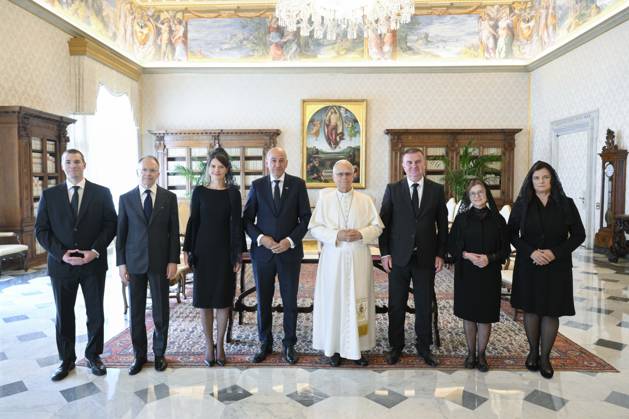 IPA89331407 - Italy, Rome, Vatican, October 5, 2026 Pope Leo XIV receives His Excellency Mr. Janez Jansa, Prime Minister of the Republic of Slovenia, in a private audience at the Vatican. Photograph by VATICAN MEDIA Catholic Press Photo Copyright: xVATICANxMEDIA xCatholicxPressxPhotox xx IPA89331407
