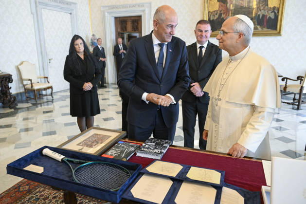 IPA89331408 - Italy, Rome, Vatican, October 5, 2026 Pope Leo XIV receives His Excellency Mr. Janez Jansa, Prime Minister of the Republic of Slovenia, in a private audience at the Vatican. Photograph by VATICAN MEDIA Catholic Press Photo Copyright: xVATICANxMEDIA xCatholicxPressxPhotox xx IPA89331408