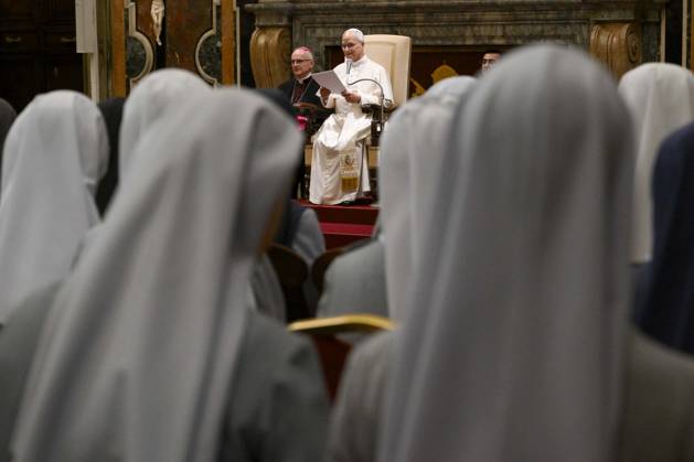 IPA89331620 - Italy, Rome, Vatican, October 5, 2026 Pope Leo XIV receives priests and religious sisters from Korea residing in Rome during a private audience at the Vatican. Photo by VATICAN MEDIA Catholic Press Photo Copyright: xVATICANxMEDIA xCatholicxPressxPhotox xx IPA89331620