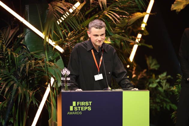 FIRST STEPS 2026 Mittellanger Spielfilm Gewinnerfilm: HASENFUSS von Maximilian Conway Preisverleihung auf der Buehne bei der FIRST STEPS 2026 Verleihung im Theater des Westens in Berlin Copyright: xEventpressxFuhrx