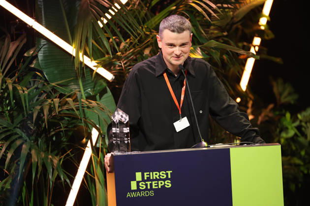 FIRST STEPS 2026 Mittellanger Spielfilm Gewinnerfilm: HASENFUSS von Maximilian Conway Preisverleihung auf der Buehne bei der FIRST STEPS 2026 Verleihung im Theater des Westens in Berlin Copyright: xEventpressxFuhrx