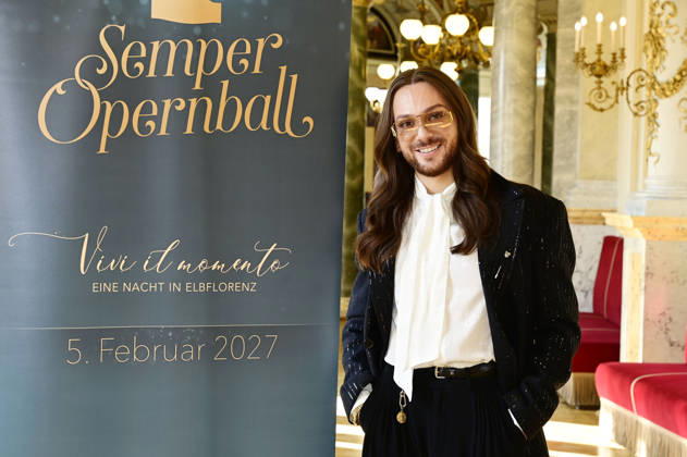 Riccardo Simonetti beim Photocall zum SemperOpernball 2027 unter dem Motto Vivi il momento - Eine Nacht in Elbflorenz im Rundfoyer der Semperoper Dresden. Dresden, 05.10.2026