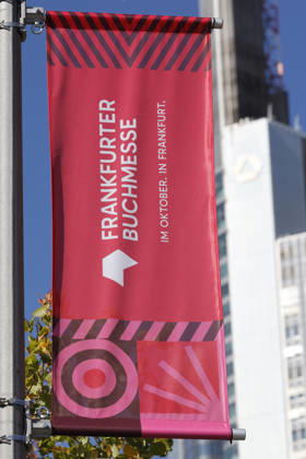 Frankfurt Impressionen 05.10.2026 Die 78. Frankfurter Buchmesse öffnet am 7.10. (Mittwoch) für Fachbesucher und ab 9.10. (Freitag) für das breite Publikum aus der ganzen Welt ihre Tore. Piblikumsprogramm im Ehrengast Pavillon von Tschechien. Zu Gast sind promintente Autoren und Content Creator mit Lesungen und Interviews sowie Signierstunden Frankfurt (Main) Hessen Deutschland