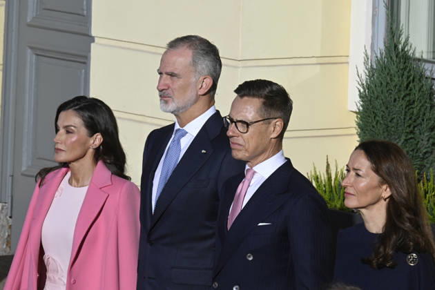 LKS 20261006 King Felipe and Queen Letizia (L) of Spain and President Alexander Stubb of Finland and his wife Suzanne Innes-Stubb (R) during the welcoming ceremony in front of the Presidential Palace in Helsinki, Finland, on October 6, 2026. King Felipe and Queen Letizia are on a two-day state visit to Finland. - MARKKU ULANDER Helsinki Finland  Copyright: xMarkkuxUlanderx W46Z5LXhaRk