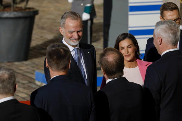 King and queen of Spain Felipe VI (L) and Letizia (R), upon their arrival at the Presidential Palace for the welcome ceremony as part of the Spanish king and queen s state visit to Finland in Helsinki, Finland, 06 October 2026. Spanish King and Queen visit Finland !ACHTUNG: NUR REDAKTIONELLE NUTZUNG! Copyright: xJ.J.xGuillénx GRAF701 20261006-55021600069_1