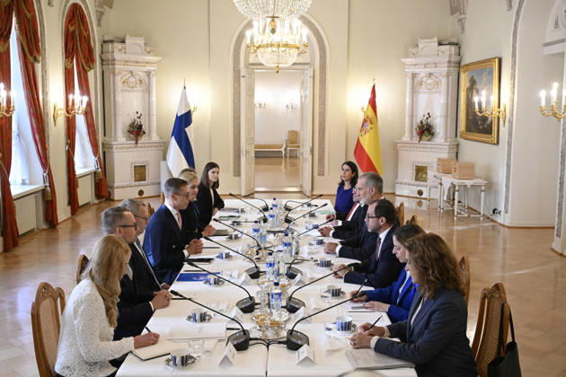 LKS 20261006 King Felipe (R) of Spain and President Alexander Stubb of Finland (L) and their delegations sit for a meeing at the Presidential Palace in Helsinki, Finland, on October 6, 2026. King Felipe and Queen Letizia are on a two-day state visit to Finland. - MARKKU ULANDER Helsinki Finland  Copyright: xMarkkuxUlanderx _lkDpeC4Gis