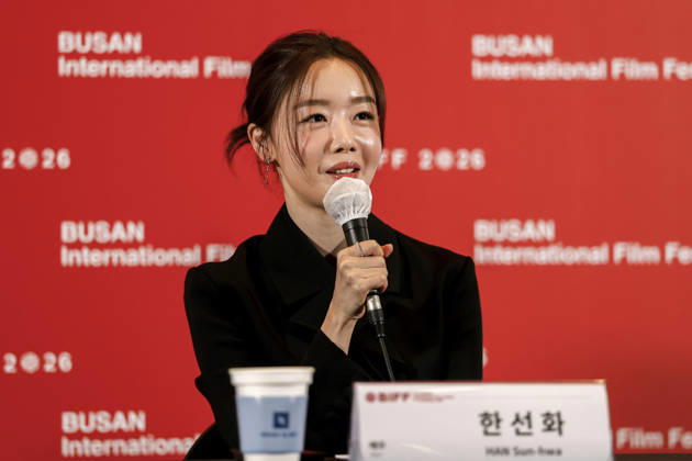 The Table: Day and Night cast at Busan International Film Festival South Korean actor Han Sun-hwa speaks during a press conference for The Table: Day and Night, the opening film of the 31st Busan International Film Festival (BIFF), at the Busan Cinema Center in Busan, South Korea, on October 06, 2026. Busan South Korea  Copyright: xMatrixxImages JungxUi-Chelx