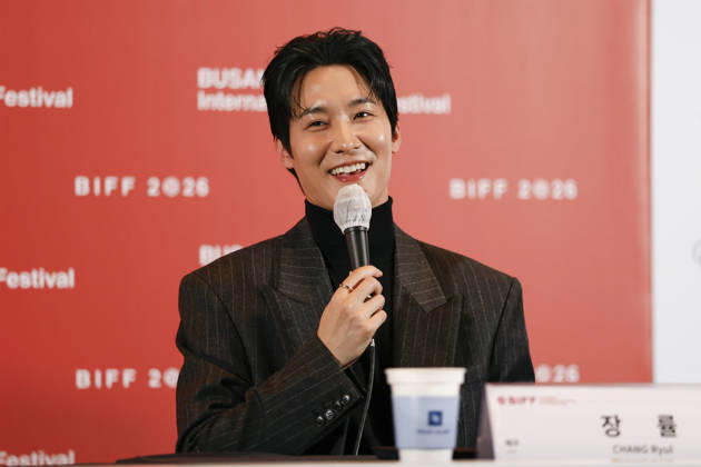 The Table: Day and Night cast at Busan International Film Festival South Korean actor Chang Ryul speaks during a press conference for The Table: Day and Night, the opening film of the 31st Busan International Film Festival (BIFF), at the Busan Cinema Center in Busan, South Korea, on October 06, 2026. Busan South Korea  Copyright: xMatrixxImages JungxUi-Chelx