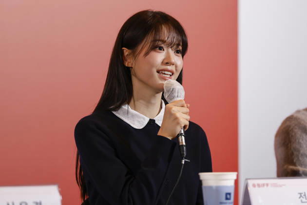 The Table: Day and Night cast at Busan International Film Festival South Korean actor Jeon So-young speaks during a press conference for The Table: Day and Night, the opening film of the 31st Busan International Film Festival (BIFF), at the Busan Cinema Center in Busan, South Korea, on October 06, 2026. Busan South Korea  Copyright: xMatrixxImages JungxUi-Chelx