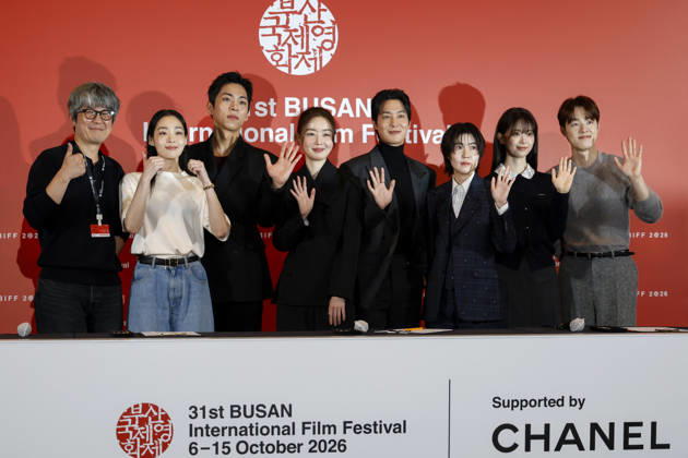 The Table: Day and Night cast at Busan International Film Festival (L-R) Director Kim Jong-kwan, actors Kim Min-ha, Joo Jong-hyuk, Han Sun-hwa, Chang Ryul, Shim Eun-kyung, Jeon So-young, and Kim Dong-hwi pose for photographs during a press conference for The Table: Day and Night, the opening film of the 31st Busan International Film Festival (BIFF), at the Busan Cinema Center in Busan, South Korea, on October 06, 2026. Busan South Korea  Copyright: xMatrixxImages JungxUi-Chelx