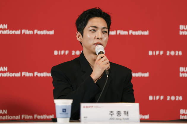 The Table: Day and Night cast at Busan International Film Festival South Korean actor Joo Jong-hyuk speaks during a press conference for The Table: Day and Night, the opening film of the 31st Busan International Film Festival (BIFF), at the Busan Cinema Center in Busan, South Korea, on October 06, 2026. Busan South Korea  Copyright: xMatrixxImages JungxUi-Chelx