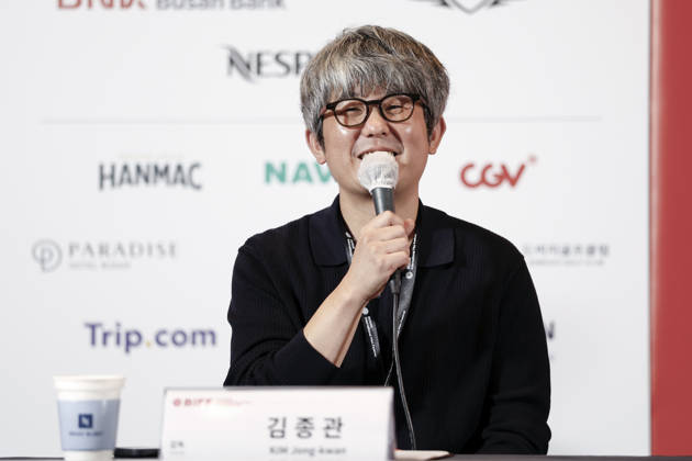 The Table: Day and Night cast at Busan International Film Festival South Korean film director Kim Jong-kwan speaks during a press conference for The Table: Day and Night, the opening film of the 31st Busan International Film Festival (BIFF), at the Busan Cinema Center in Busan, South Korea, on October 06, 2026. Busan South Korea  Copyright: xMatrixxImages JungxUi-Chelx