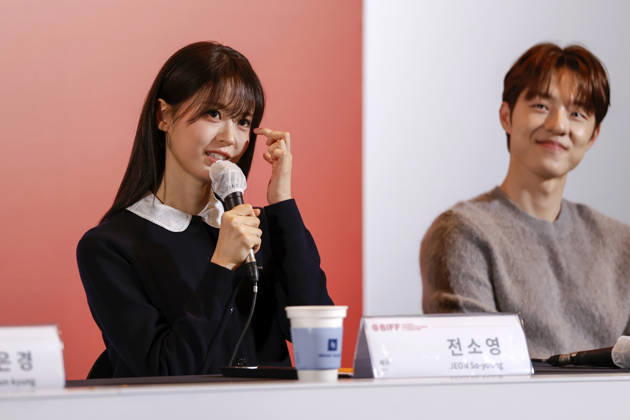 The Table: Day and Night cast at Busan International Film Festival South Korean actor Jeon So-young (L) speaks during a press conference for The Table: Day and Night, the opening film of the 31st Busan International Film Festival (BIFF), at the Busan Cinema Center in Busan, South Korea, on October 06, 2026. Busan South Korea Copyright: xMatrixxImages JungxUi-Chelx
