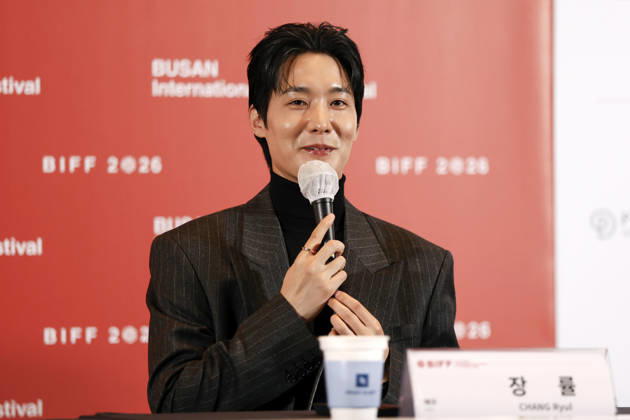 The Table: Day and Night cast at Busan International Film Festival South Korean actor Chang Ryul speaks during a press conference for The Table: Day and Night, the opening film of the 31st Busan International Film Festival (BIFF), at the Busan Cinema Center in Busan, South Korea, on October 06, 2026. Busan South Korea  Copyright: xMatrixxImages JungxUi-Chelx