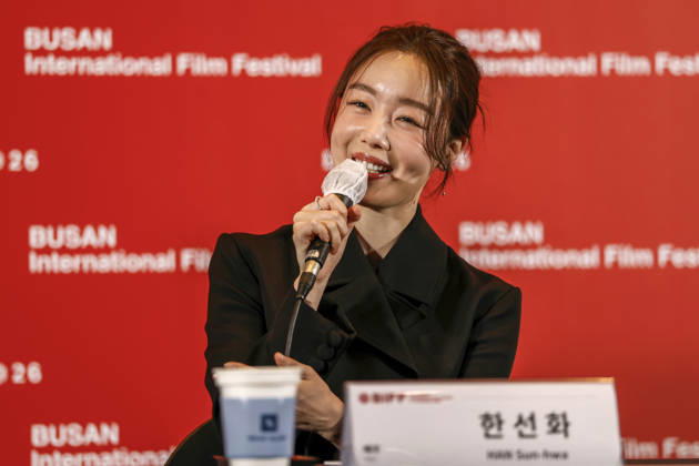 The Table: Day and Night cast at Busan International Film Festival South Korean actor Han Sun-hwa speaks during a press conference for The Table: Day and Night, the opening film of the 31st Busan International Film Festival (BIFF), at the Busan Cinema Center in Busan, South Korea, on October 06, 2026. Busan South Korea  Copyright: xMatrixxImages JungxUi-Chelx