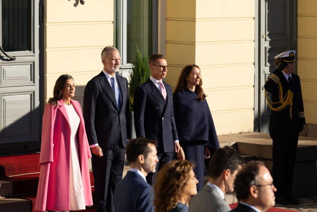 October 6, 2026, Helsinki, Uusimaa, Finland: Helsinki, Suomi, 6.10.2026. Espanjan kuningatar Letizia (vasemmalla) ja kuningas Felipe VI seka Suomen tasavallan presidentti Alexander Stubb ja Suzanne Innes-Stubb poseeraavat tervetuloseremoniassa Presidentinlinnan pihalla Espanjan kuningasparin Suomeen suuntautuvan valtiovierailun yhteydessa. Helsinki Finland  - ZUMAt172 20261006_zip_t172_035 Copyright: xJosexTabaresx