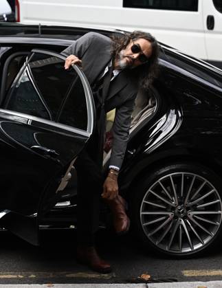 Russell Brand arrives at court for a preliminary hearing LONDON, UNITED KINGDOM - OCTOBER 6: British comedian and actor Russell Brand arrives at Southwark Crown Court for a preliminary hearing regarding rape and sexual assault charges in London, United Kingdom on October 6, 2026. Rasid Necati Aslim Anadolu London United Kingdom. Editorial use only. Please get in touch for any other usage. Copyright: x2026xAnadoluxRasidxNecatixAslimx