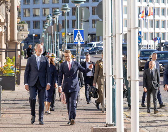 October 6, 2026, Helsinki, Uusimaa, Finland: King Felipe VI, Alexander Stubb, Spain, Finland, Helsinki, Pohjoisesplanadi, Helsinki City Hall, state visit, Spanish royal family, president, diplomacy, walking, kuningas Felipe VI, Espanja, Suomi, Helsingin kaupungintalo, valtiovierailu, Espanjan kuningasperhe, presidentti, diplomatia, kavely Helsinki Finland - ZUMAt172 20261006_zip_t172_040 Copyright: xJosexTabaresx